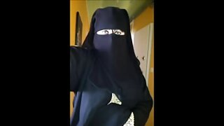 წვნიანი მკერდით სლუკ ...