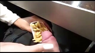 ორმა ბიჭმა დაარტყა ა ...