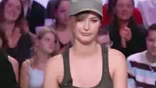 გამხდარი თინეიჯერი ბ ...